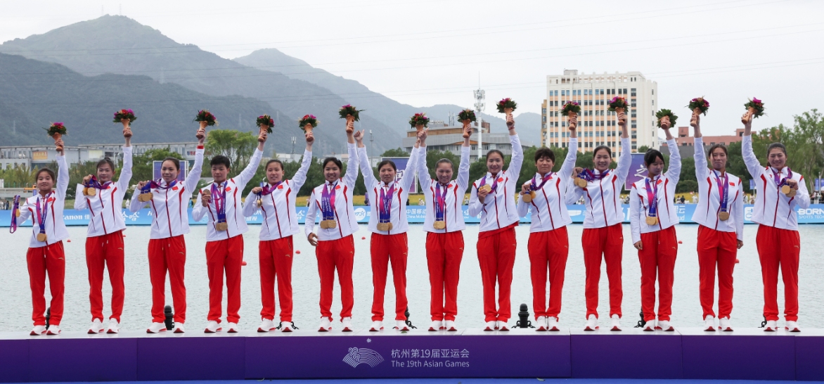 女队冠军.jpg 女队冠军.jpg