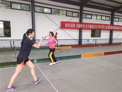 zgtyb1031004_002_01_b.jpg zgtyb1031004_002_01_b.jpg