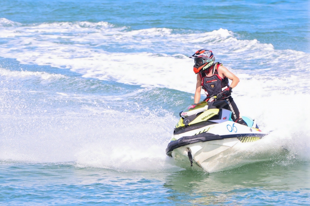 摩托艇1.jpg 摩托艇1.jpg