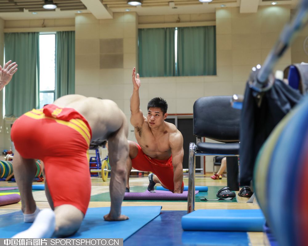 0524-举重.jpg